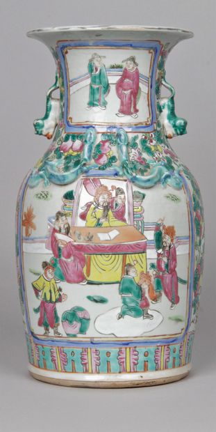 CHINE, CANTON, VERS 1900 Vase balustre en...