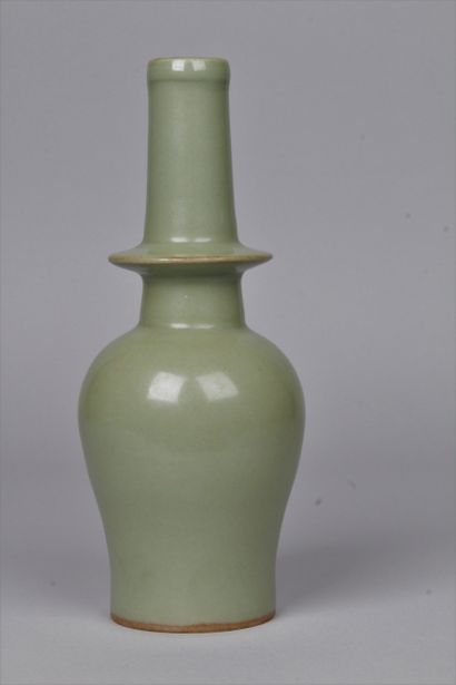 CHINE, XIXe-XXe siècle Vase en grès et émail...