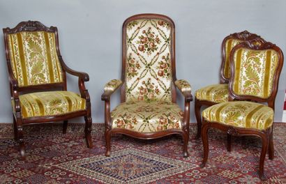 null Lot: Comprenant un fauteuil Voltaire, un fauteuil Louis Philippe et deux chaises...