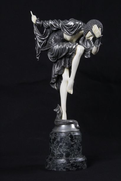 null Attribué à Jean Claire COLINET 1880-1950 « Danseuse d’Ankara ». Sculpture chryséléphantine...