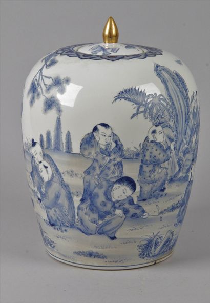 CHINE, deuxième moitié du XXe siècle Vase...