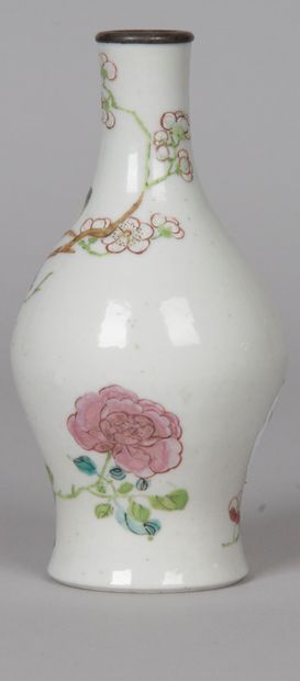 null CHINA, late 19th century Small porcelain and pink family enamels bottle vase,...