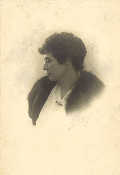 null KOLTCHAK SOPHIA (1876-1956) – AUTOGRAPHE

REINLAXAEN HELIV, PHOTOGRAPH À HELSINGFORS.

Photographie...