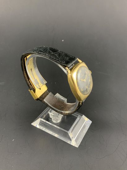 null OMEGA Dennison About 1920. Case back ref: 43933. 18K yellow gold wristwatch,...