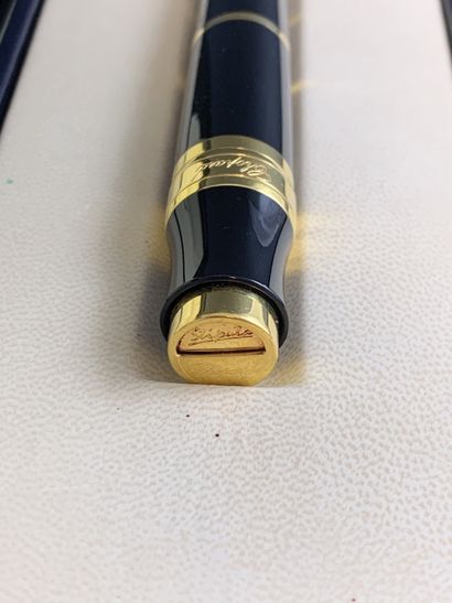 null CHOPARD "Twister Pen" Chopard fountain pen, 18K gold nib and steel. Deployable...