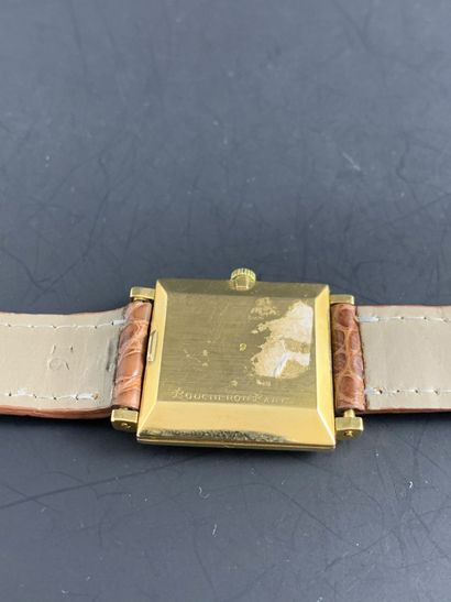 null BOUCHERON La Carrée About 1960. 18K yellow gold wristwatch, square case, yellow...