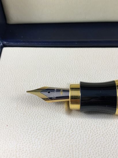 null CHOPARD "Twister Pen" Chopard fountain pen, 18K gold nib and steel. Deployable...