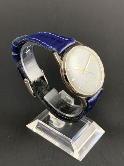 null BREITLING Ref : 7455. Circa 1960. Men's stainless steel wristwatch. Round case,...