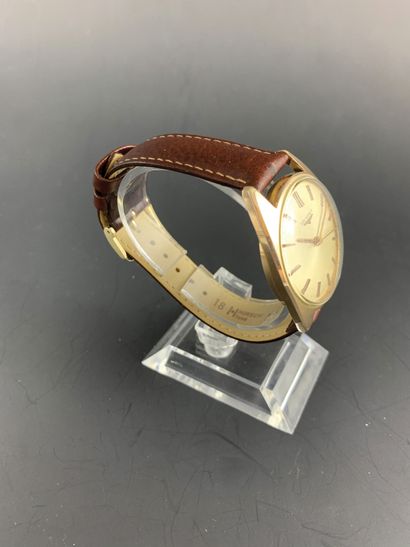 null LONGINES About 1970. Ref: 15691165. Gold-plated wristwatch, tonneau case, signed...