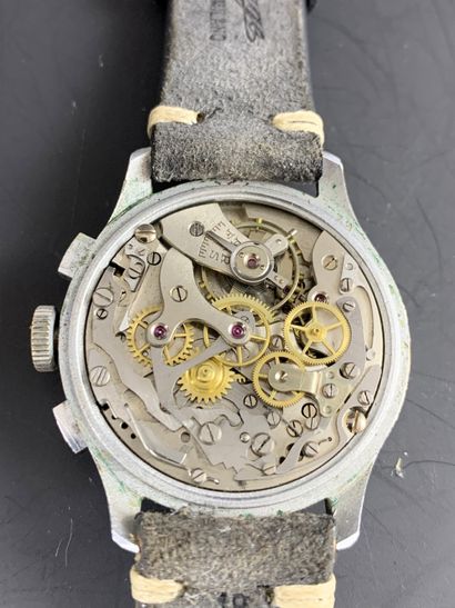 null CHRONOGRAPHE SUISSE Vers 1960. Réf: 553. Chronographe en acier inoxydable, boitier...