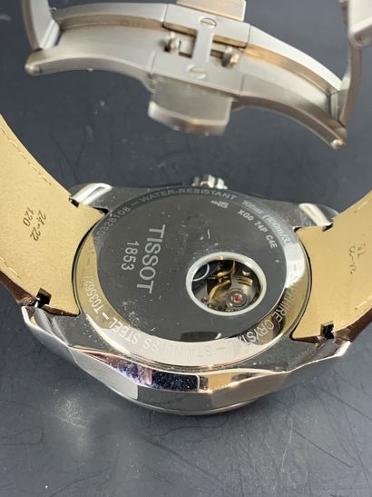 null TISSOT T035627A Vers 2010. Réf: 15JA0328108. Chronographe en acier inoxydable,...