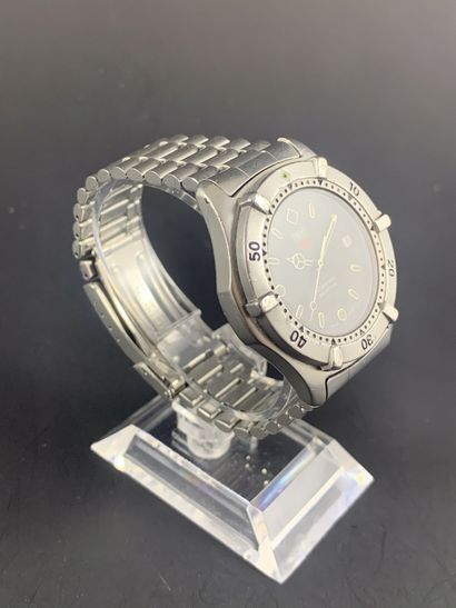 null TAG HEUER Série 2000 Vers 1990. Montre bracelet en acier pour homme. Boitier...