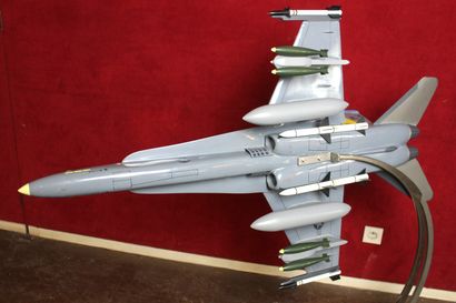 MAQUETTE MC DONNELL DOUGLAS F-18 HORNET Grande maquette en résine et bois d'un avion...