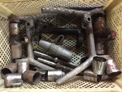 INDIAN LOT DE PIÈCES Large lot of Indian parts, partly from CAV, including new remanufactured...