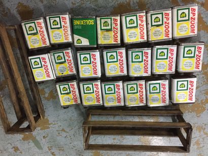 LOT DE BIDONS METALLIQUES Batch of metal cans for oil and others, with the marks...