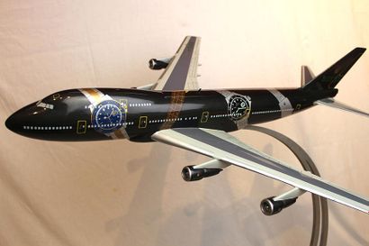 BOEING 747 - ROLEX Maquette en résine d'un Boeing 747 aux couleurs de l'horloger...
