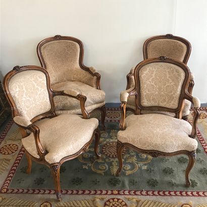 null Set of two Louis XV style shepherd's chairs and two armchairs

in carved wood...