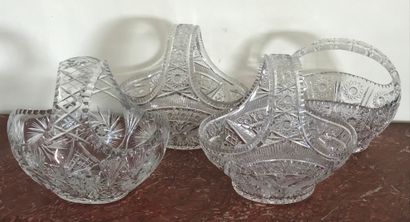 null Set of four BASKETS

in cut crystal.

Average height : 29 cm

BE