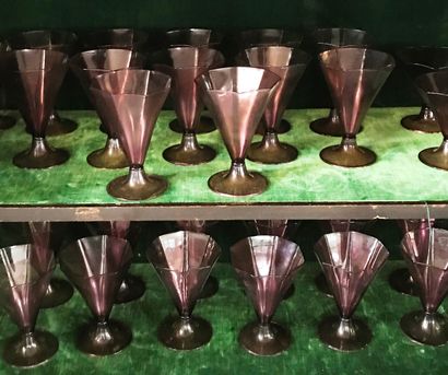 null VENICE GLASS SET

in purple glass with sides

48 glasses, 4 sizes

BE
