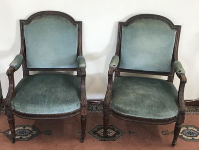 null Set of two armchairs and a chaise longue

Louis XVI style in carved wood and...