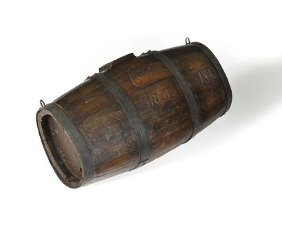 null Rare oval oak barrel with vivandière patina from the 67th line infantry regiment....