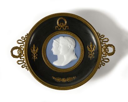 null L’Empereur Napoléon Ier et Marie Louise, de profil Centre de table sur pied...