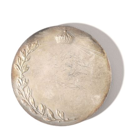 null Le Prince Victor Napoléon, né en 1862 5 médailles. a-Une médaille ronde en bronze...