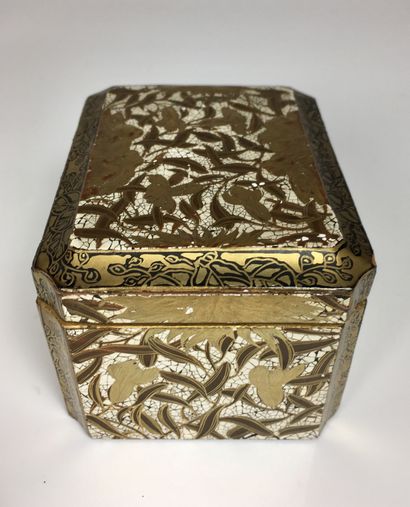 null Mother-of-pearl marquetry JEWELRY CASE with its key 19th century Ottoman work...