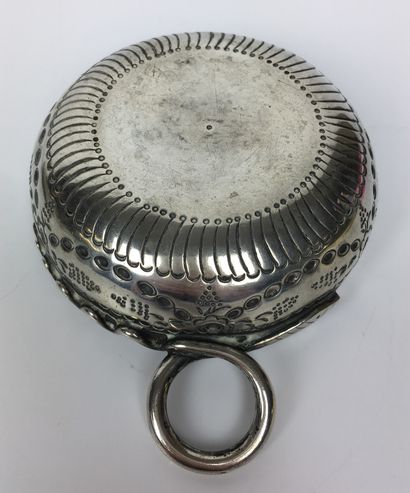 null TWO silver TASTEVINS with snake grip. 18th century Weight : 250 g