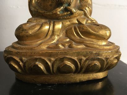 null SINO-TIBEAN ART Beautiful gilded bronze figurine representing the Buddha seated...