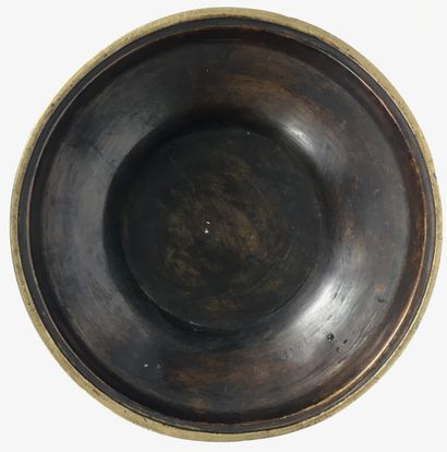  CHINE Vase de forme Gü en bronze patiné. Style archaïque Haut. 29,5 cm, Diam, 25...