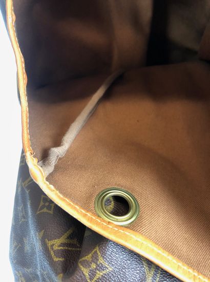 null LOUIS VUITTON Grand sac à linge en toile monogrammé en cuir naturel Haut. 80...