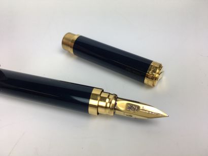 null DUPONT Gilded metal and midnight blue lacquer set including : -fountain pen...