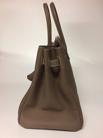 null HERMES Sac "Birkin" 35 cm en veau Togo Taupe, garniture en métal doré, tirette,...