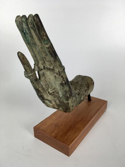  THAILAND Bronze Buddha hand with green-brown patina, the fingers wearing rings....