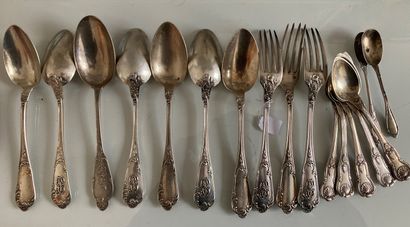 null A SET OF Mismatched silver cutlery, foliage pattern, including : seven dessert...