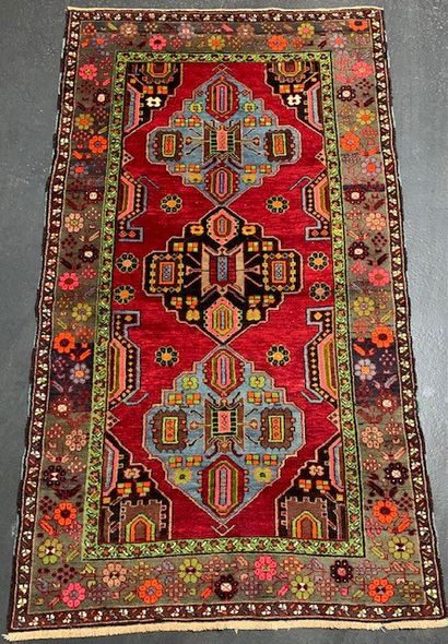 null CAUCASE vers 1920/1930 Tapis Kazak Velours en laine sur fondations en laine...