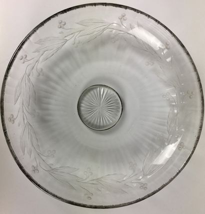 null CHRISTOFLE Paire de coupes circulaires en cristal taillé et gravé supportées...