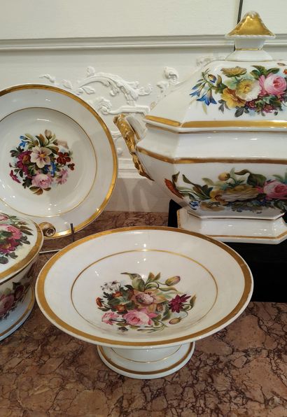 null BRUSSELS-MANUFACTURE CAPPELLEMANS Important porcelain table service with golden...