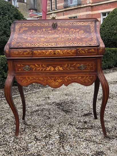 null PENTE DESK in veneer and floral marquetry with curved front and sides opening...
