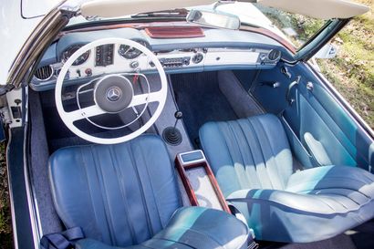 1967 MERCEDES-BENZ 250 SL PAGODE Capote et hard-top 
Numéro de série 11304310000772...