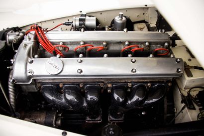 1952 JAGUAR XK120 OTS Numéro de série 674940

Matching Numbers 

Bel état de restauration...