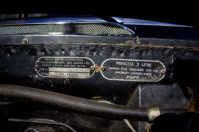 1963 VAN DEN PLAS AUSTIN PRINCESS MKII 3.0L Numéro de série 9/763

Dans la même famille...