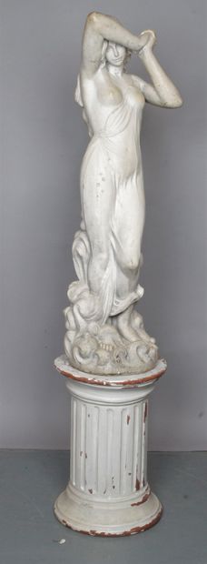 null "LA BAIGNEUSE" important group in plaster, full. About 1900 Fluted column in...