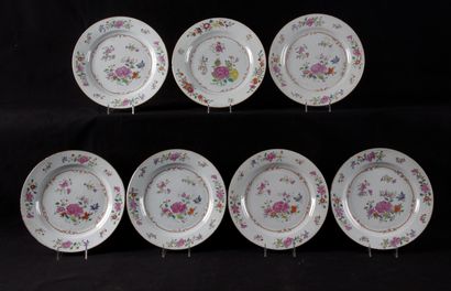 null COMPAGNIE DES INDES. Suite of seven porcelain plates, with polychrome decoration...