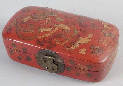 null Rectangular box in red lacquer and gilded foliage decoration Black interior....