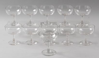 null Saint Louis ? Suite of eleven crystal champagne glasses. H : 10.5 cm