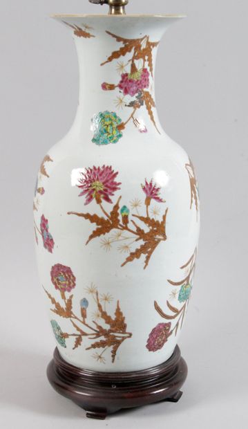 null Large Chinese porcelain lamp, late republic or MAO era, decorated with flowers...