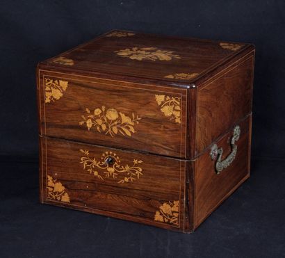 null IMPORTANT LIQUEUR BOX, cubic shape, made of rosewood and light wood fillets...