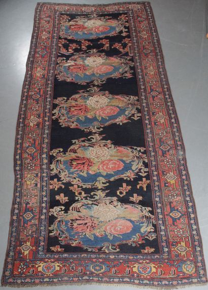 null IMPORTANT BIDJAR RUG, North-Western Persia, End of XIX Century. Midnight blue...